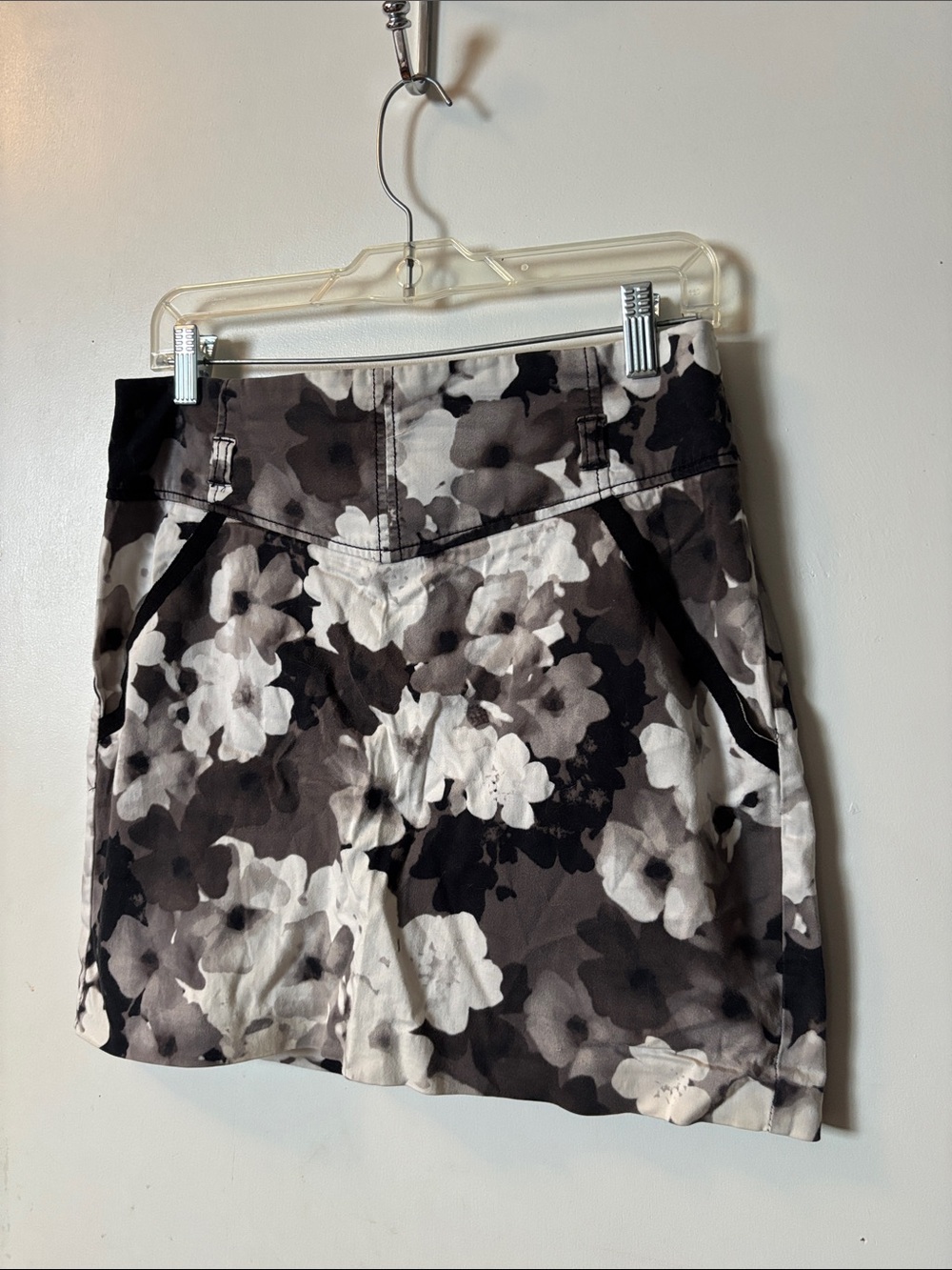 Monochrome floral mini skirt from Dynamite - size 11